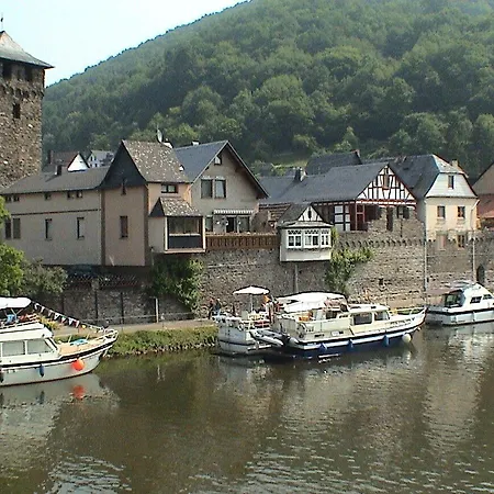 Отель Restaurant Lahnhof 2*