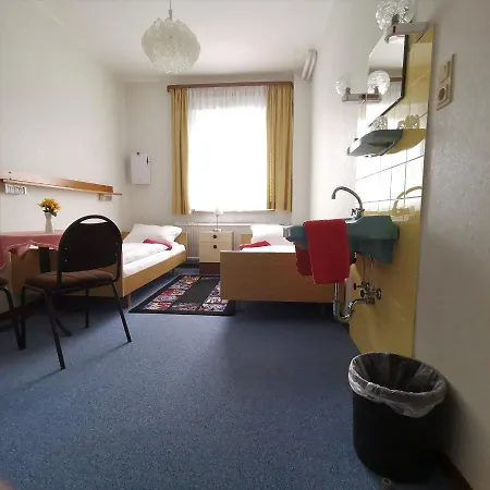 Отель Restaurant Lahnhof 2*